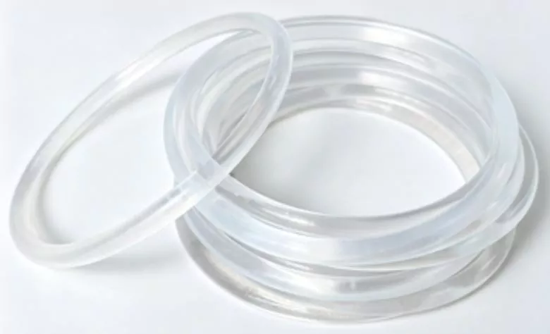 Comment empêcher les joints toriques en silicone médical de se fissurer après une stérilisation à haute température ?